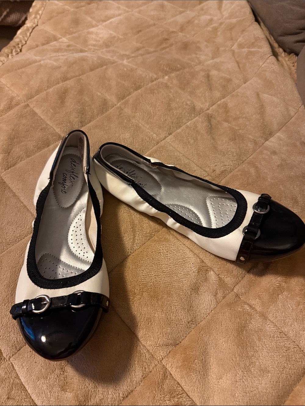 dexflex comfort Black and White Cap Toe Ballet Flats with Buckle